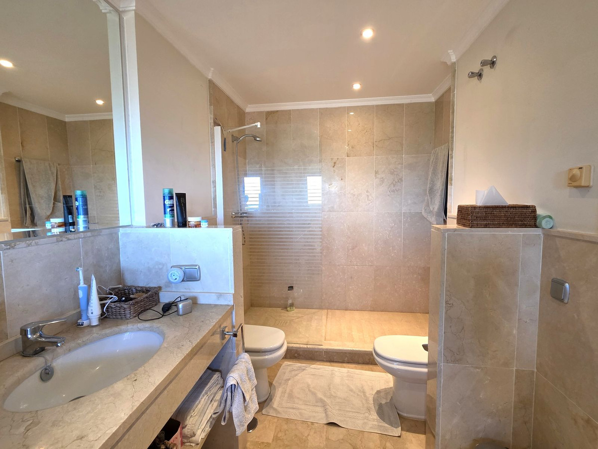 2 Bed Apartment for sale in Atalaya Costa Del Sol, Málaga, Spain