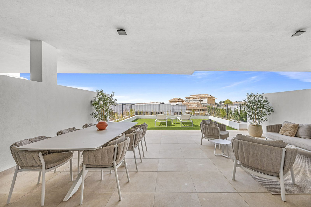 2 Bed Apartment for sale in Fuengirola Costa Del Sol, Málaga, Spain