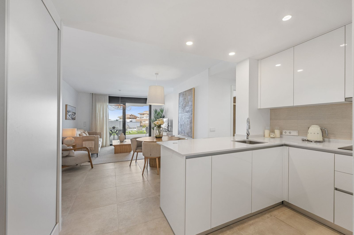 2 Bed Apartment for sale in Fuengirola Costa Del Sol, Málaga, Spain
