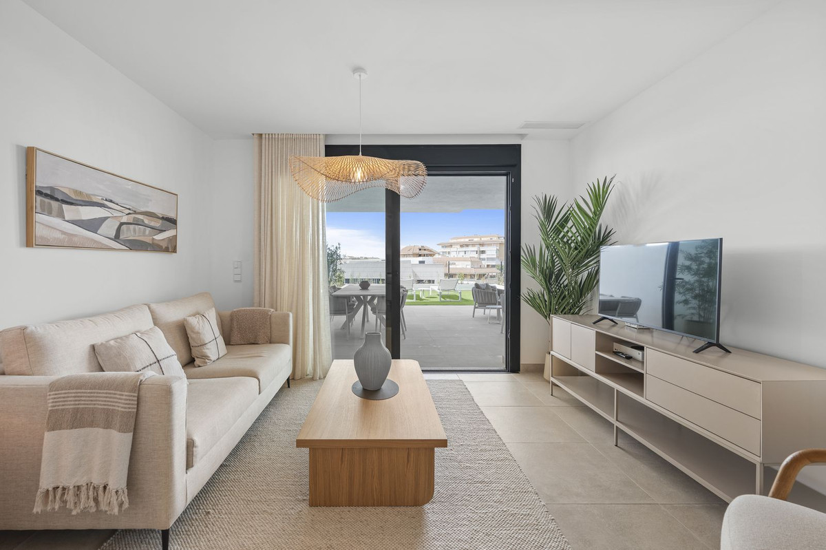 2 Bed Apartment for sale in Fuengirola Costa Del Sol, Málaga, Spain