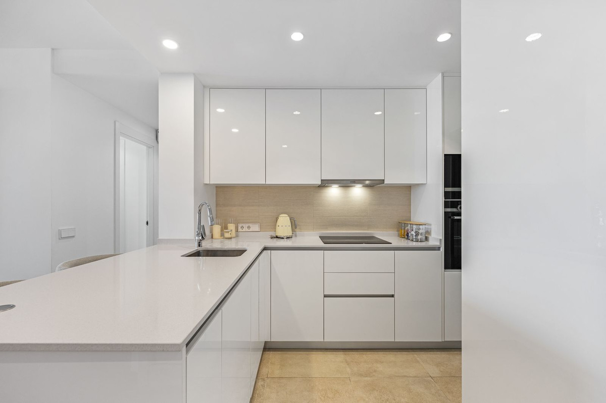 2 Bed Apartment for sale in Fuengirola Costa Del Sol, Málaga, Spain