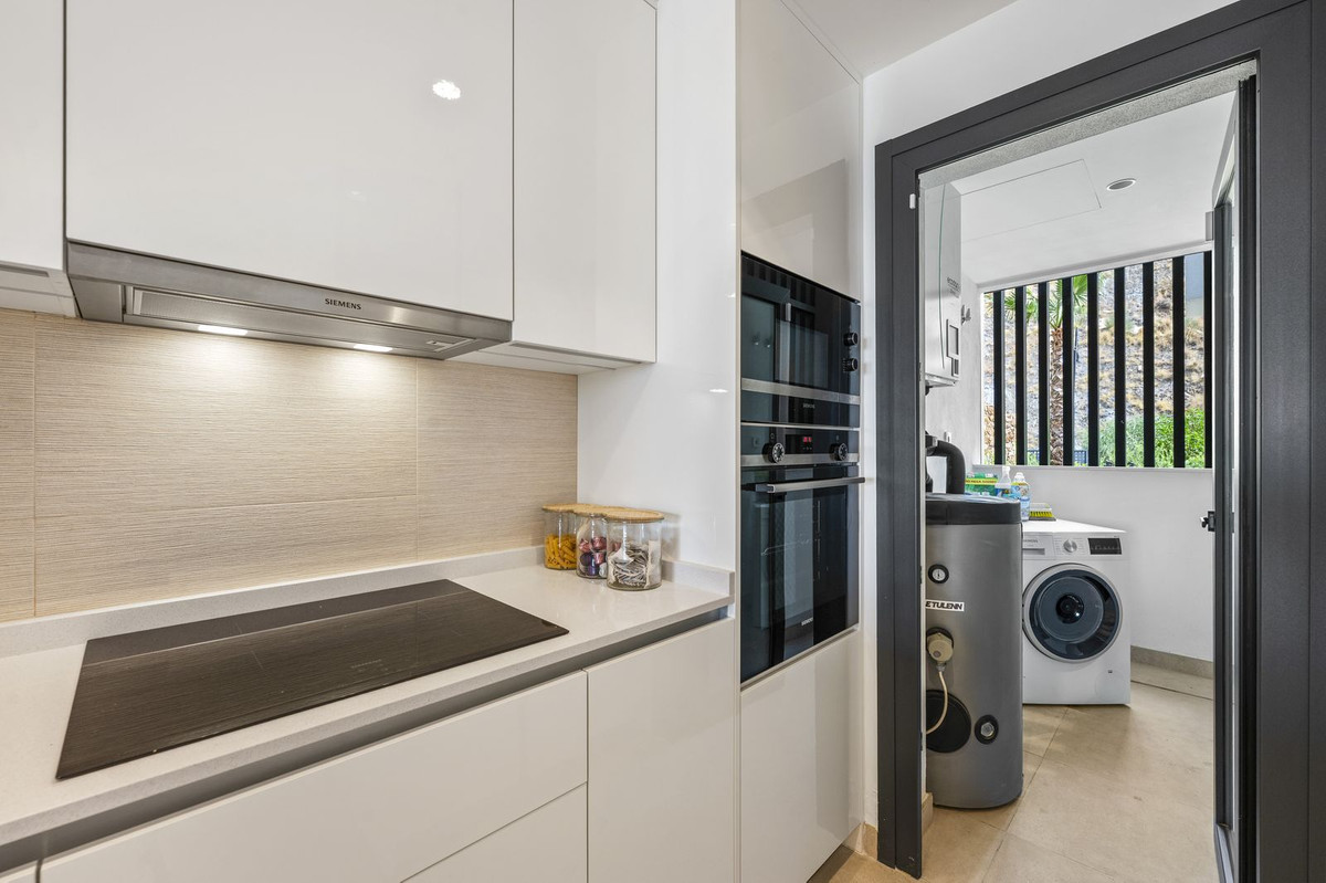 2 Bed Apartment for sale in Fuengirola Costa Del Sol, Málaga, Spain