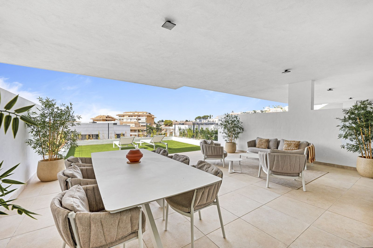 2 Bed Apartment for sale in Fuengirola Costa Del Sol, Málaga, Spain
