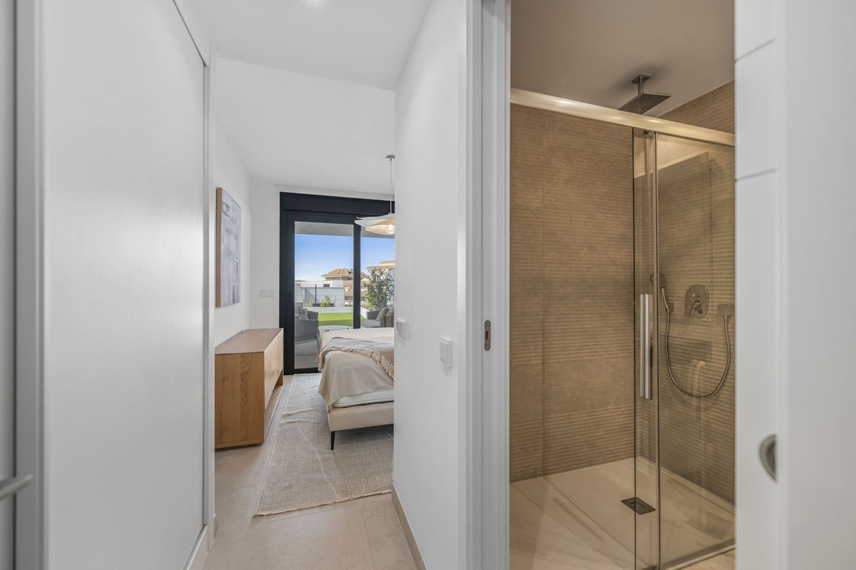 2 Bed Apartment for sale in Fuengirola Costa Del Sol, Málaga, Spain