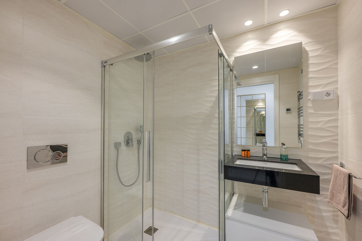 2 Bed Apartment for sale in Fuengirola Costa Del Sol, Málaga, Spain