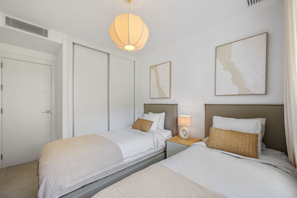2 Bed Apartment for sale in Fuengirola Costa Del Sol, Málaga, Spain