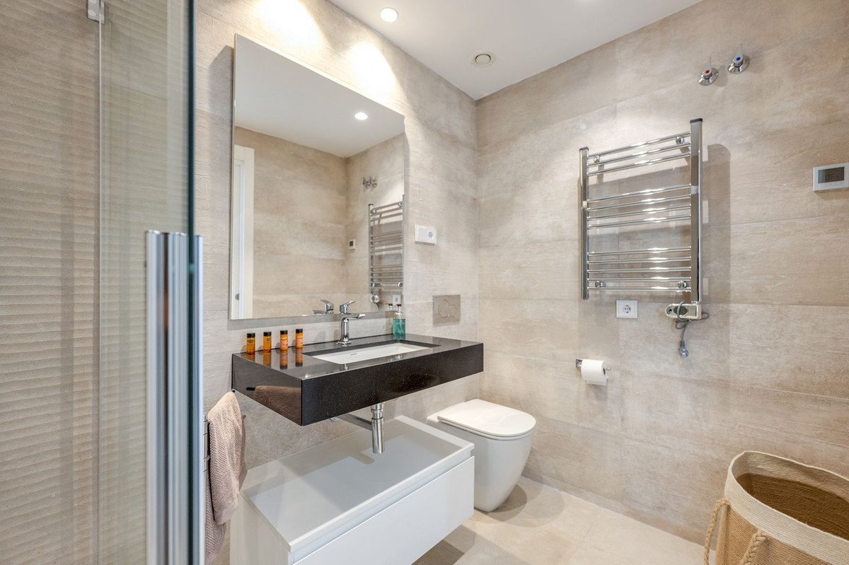 2 Bed Apartment for sale in Fuengirola Costa Del Sol, Málaga, Spain