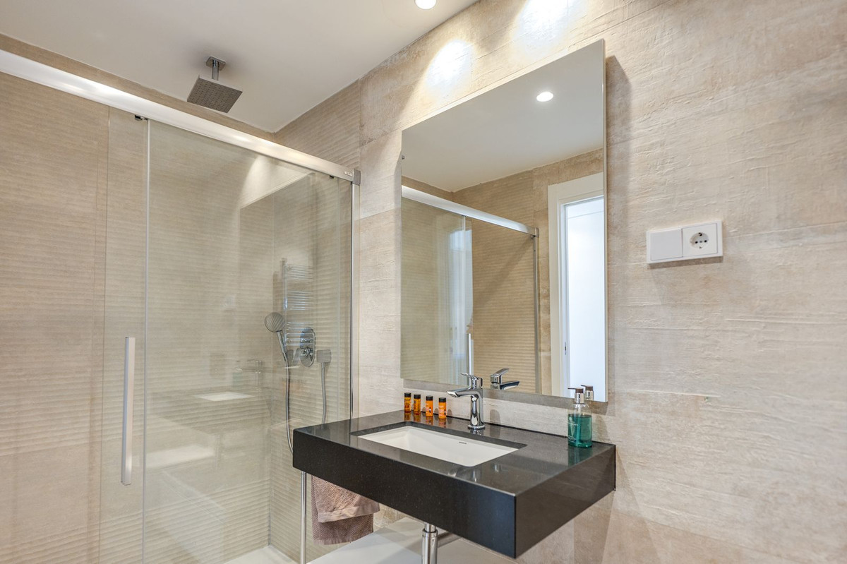 2 Bed Apartment for sale in Fuengirola Costa Del Sol, Málaga, Spain