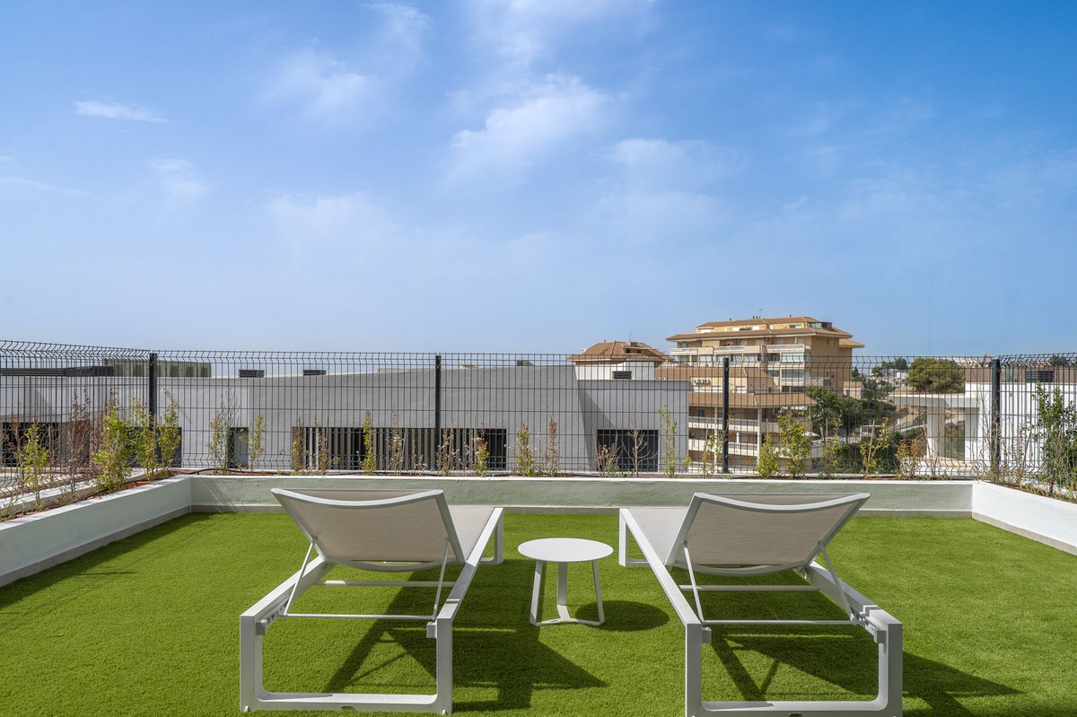 2 Bed Apartment for sale in Fuengirola Costa Del Sol, Málaga, Spain