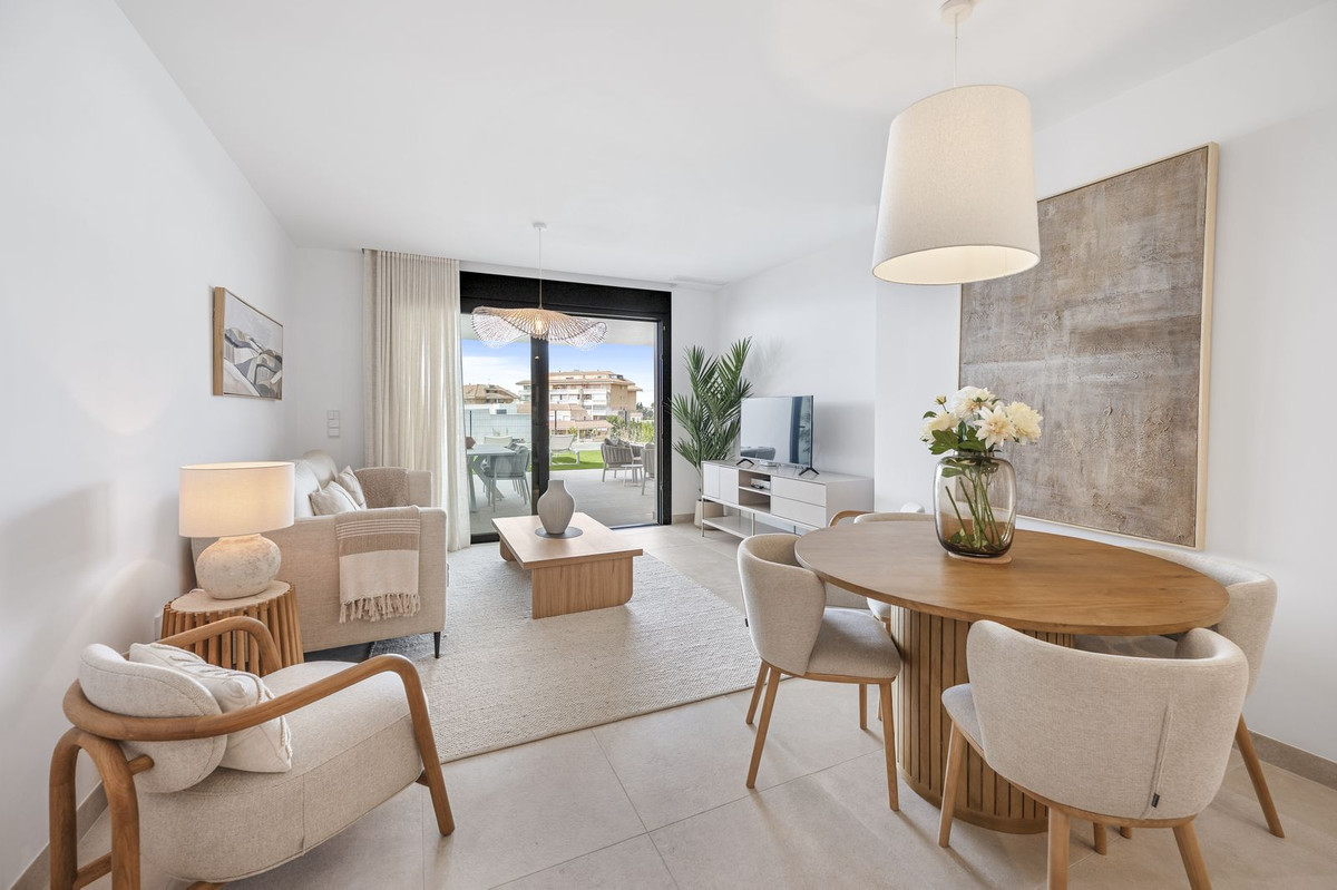 2 Bed Apartment for sale in Fuengirola Costa Del Sol, Málaga, Spain