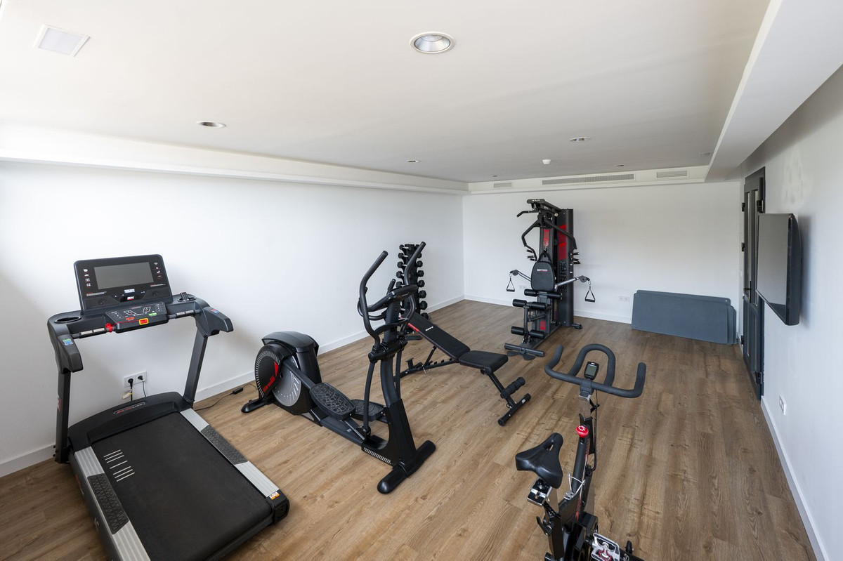 2 Bed Apartment for sale in Fuengirola Costa Del Sol, Málaga, Spain