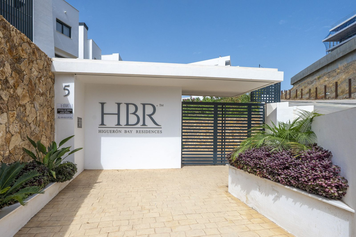 2 Bed Apartment for sale in Fuengirola Costa Del Sol, Málaga, Spain