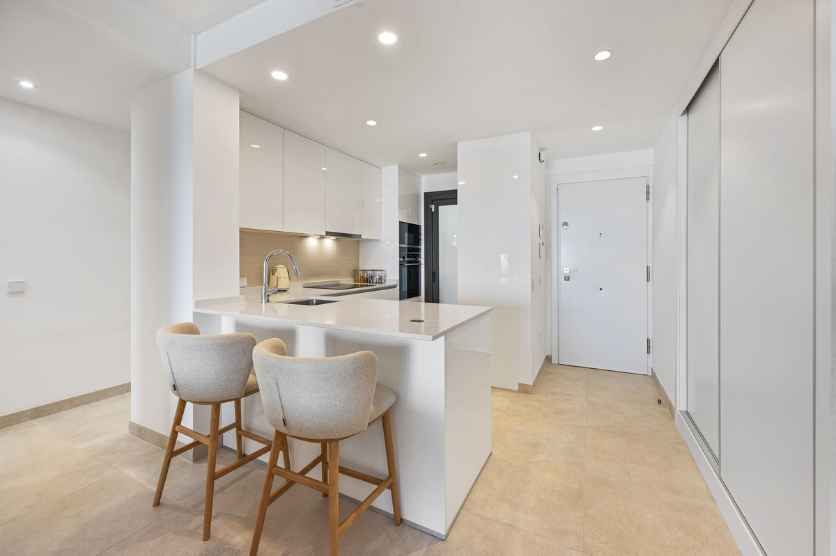 2 Bed Apartment for sale in Fuengirola Costa Del Sol, Málaga, Spain