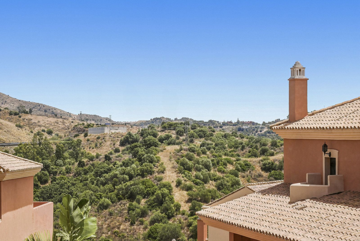 3 Bed Apartment for sale in Elviria Costa Del Sol, Málaga, Spain
