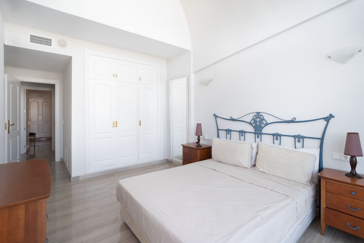 3 Bed Apartment for sale in Benalmadena Costa Costa Del Sol, Málaga, Spain