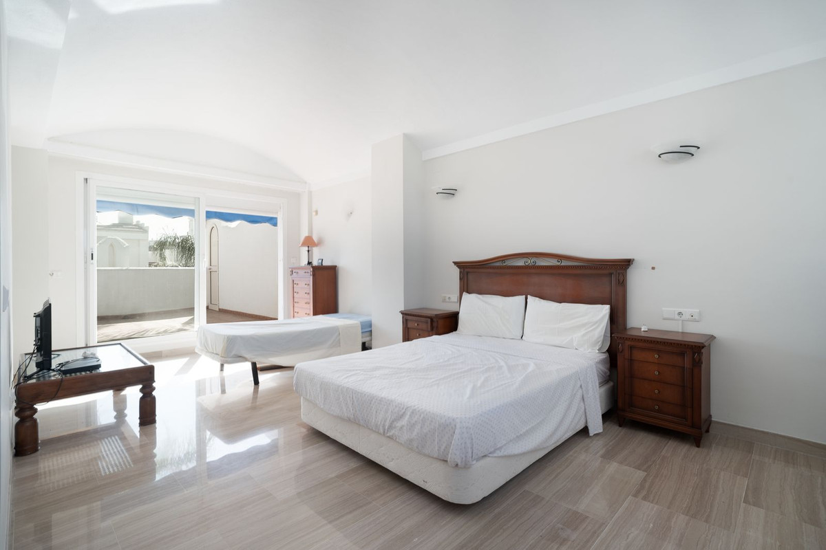 3 Bed Apartment for sale in Benalmadena Costa Costa Del Sol, Málaga, Spain