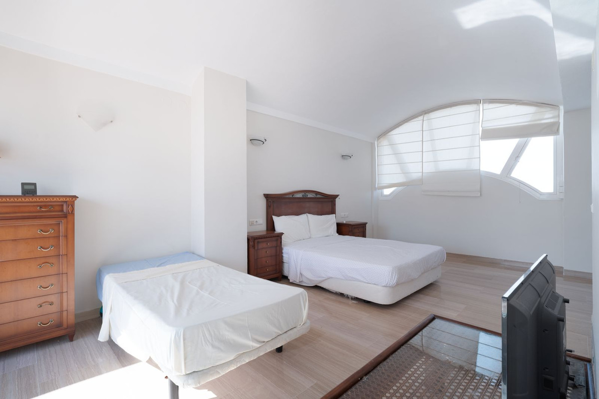 3 Bed Apartment for sale in Benalmadena Costa Costa Del Sol, Málaga, Spain