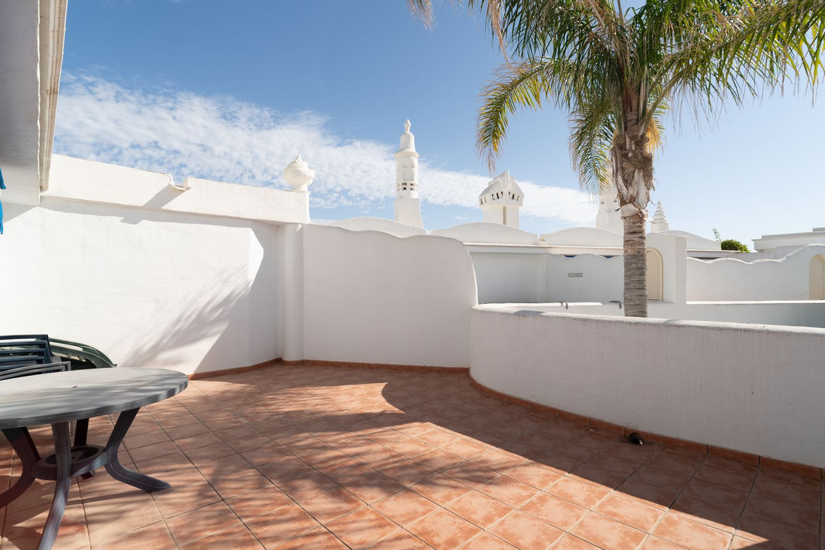 3 Bed Apartment for sale in Benalmadena Costa Costa Del Sol, Málaga, Spain