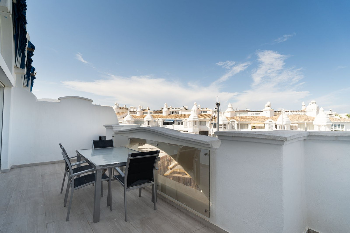 3 Bed Apartment for sale in Benalmadena Costa Costa Del Sol, Málaga, Spain