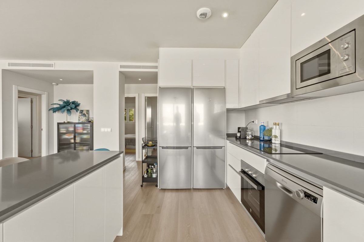4 Bed Apartment for sale in Estepona Costa Del Sol, Málaga, Spain