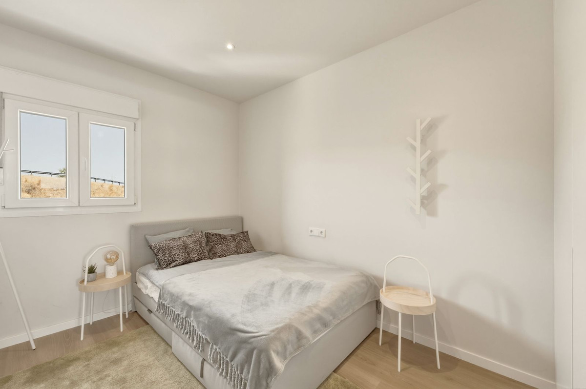 4 Bed Apartment for sale in Estepona Costa Del Sol, Málaga, Spain