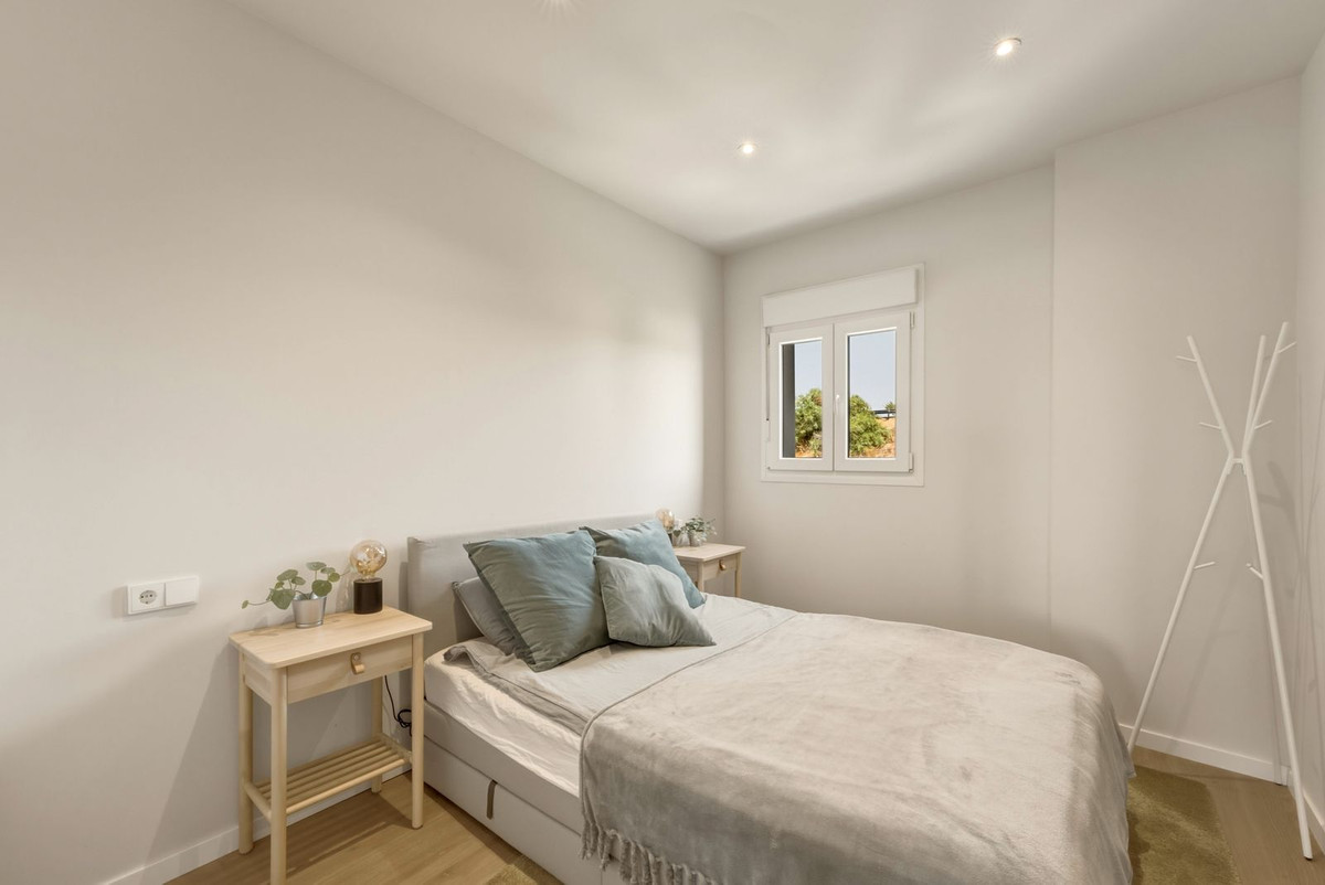 4 Bed Apartment for sale in Estepona Costa Del Sol, Málaga, Spain