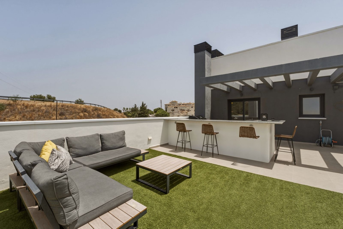 4 Bed Apartment for sale in Estepona Costa Del Sol, Málaga, Spain