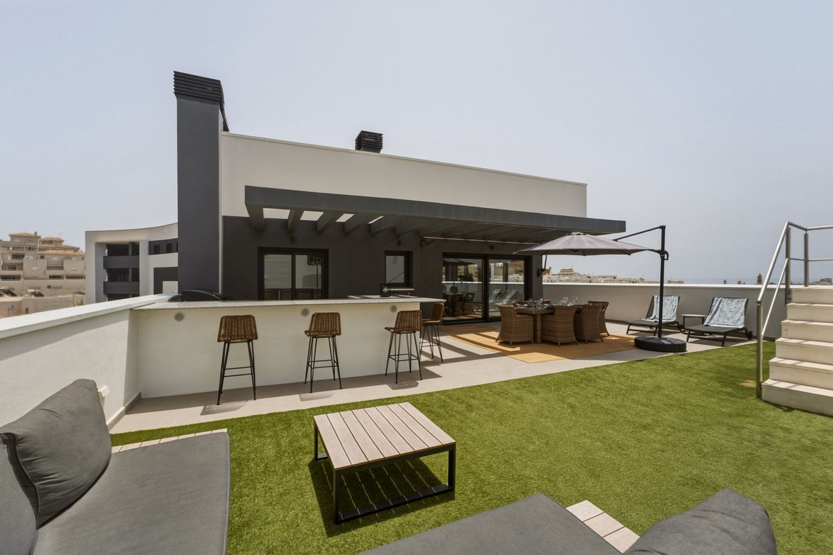 4 Bed Apartment for sale in Estepona Costa Del Sol, Málaga, Spain