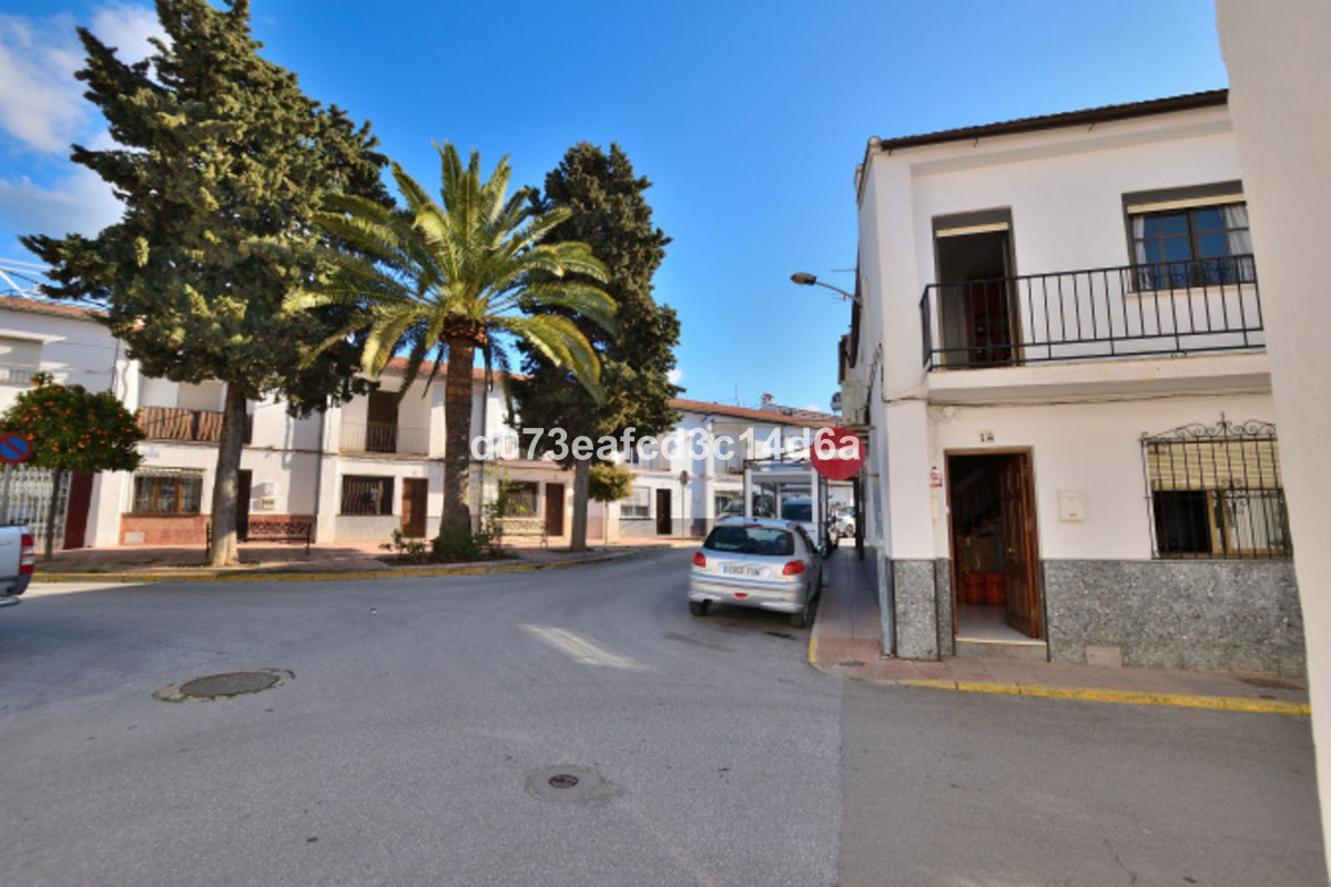 3 Bed Townhouse for sale in Ronda Costa Del Sol, Málaga, Spain