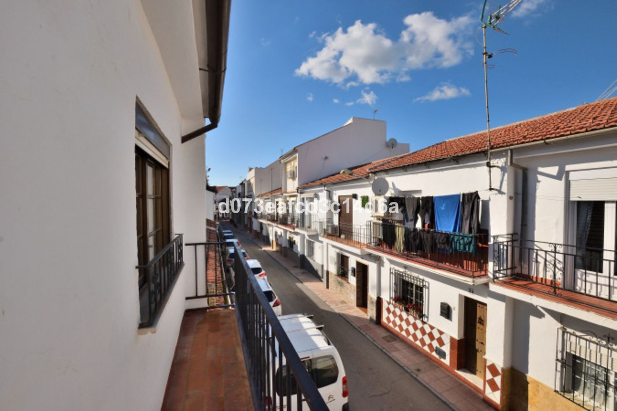 3 Bed Townhouse for sale in Ronda Costa Del Sol, Málaga, Spain
