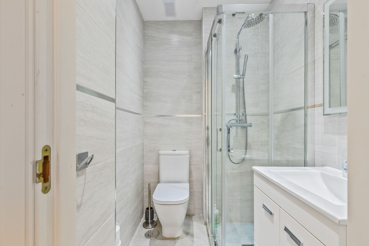 2 Bed Apartment for sale in Calahonda Costa Del Sol, Málaga, Spain