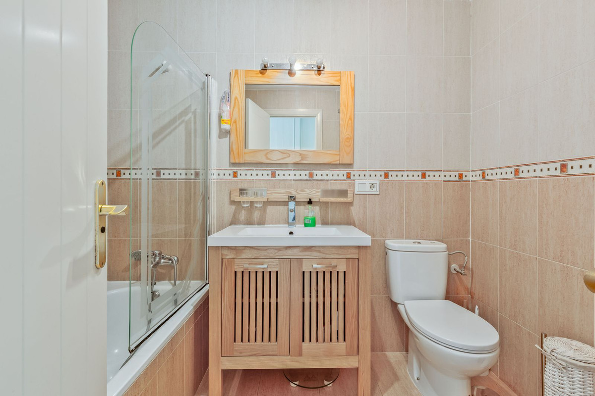 2 Bed Apartment for sale in Calahonda Costa Del Sol, Málaga, Spain