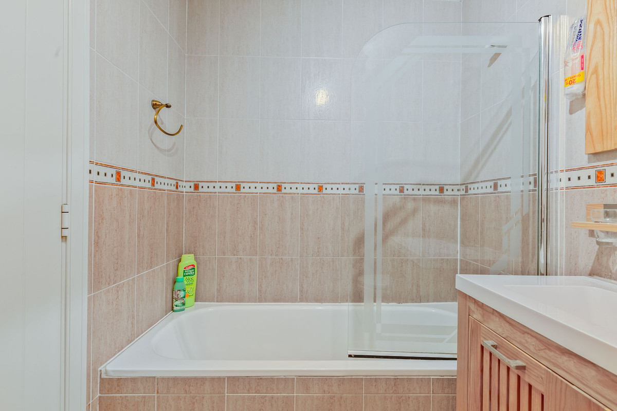 2 Bed Apartment for sale in Calahonda Costa Del Sol, Málaga, Spain