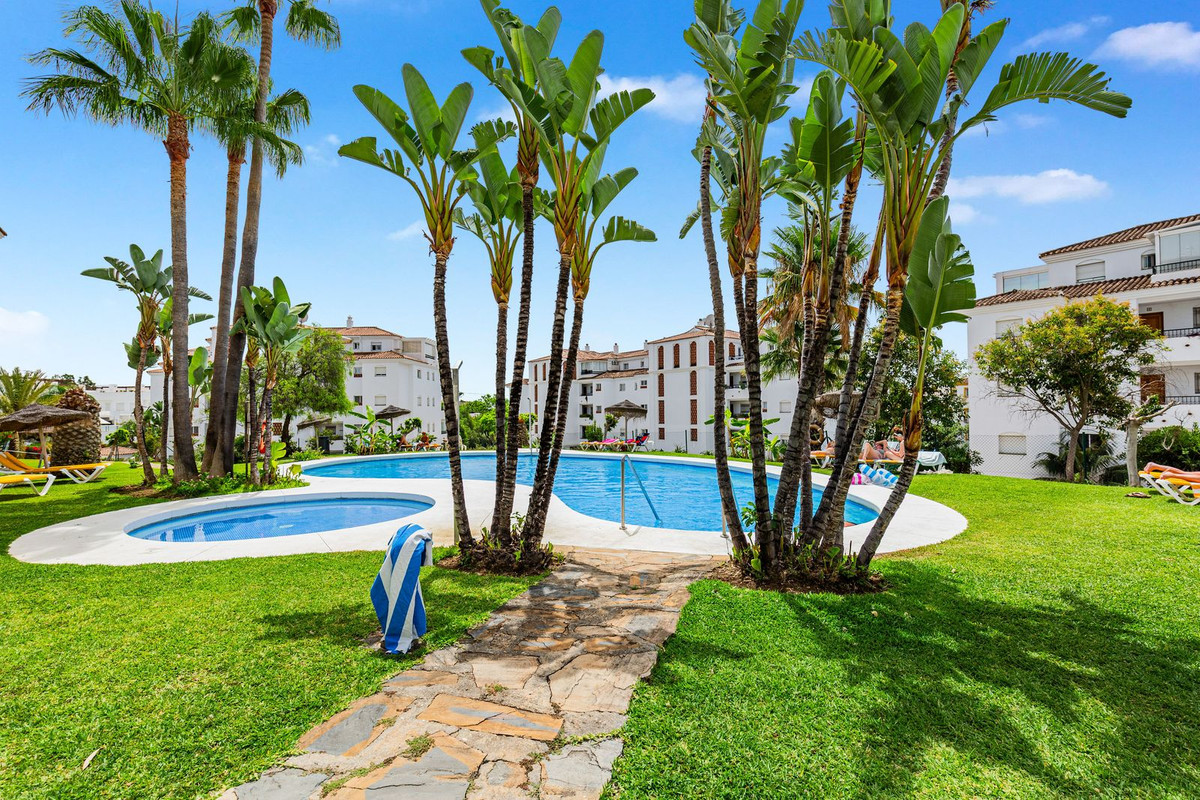 2 Bed Apartment for sale in Calahonda Costa Del Sol, Málaga, Spain