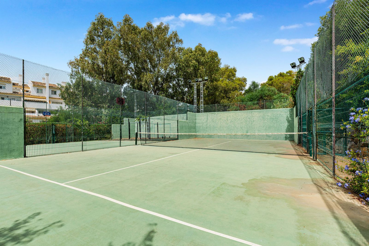 2 Bed Apartment for sale in Calahonda Costa Del Sol, Málaga, Spain