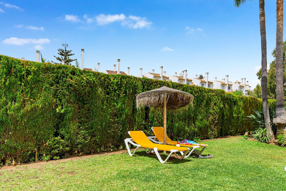 2 Bed Apartment for sale in Calahonda Costa Del Sol, Málaga, Spain