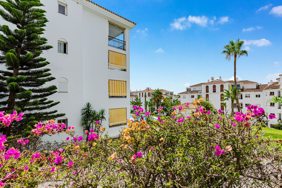 2 Bed Apartment for sale in Calahonda Costa Del Sol, Málaga, Spain