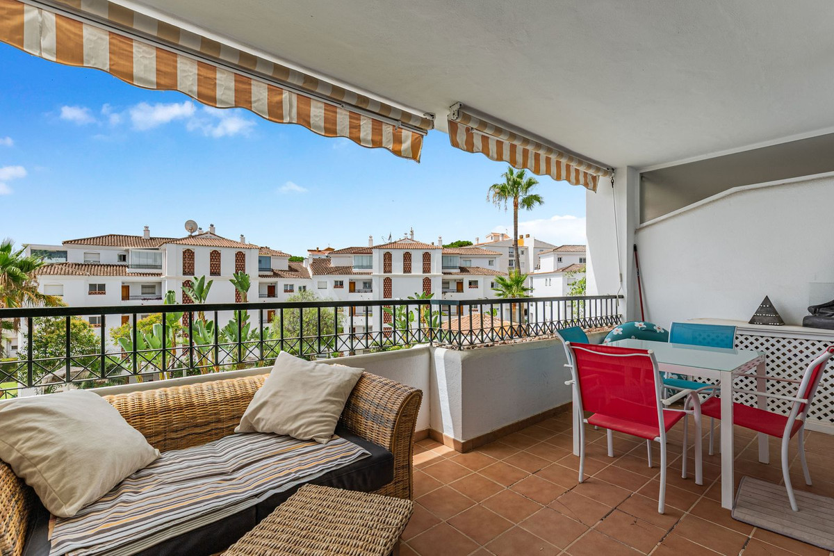 2 Bed Apartment for sale in Calahonda Costa Del Sol, Málaga, Spain