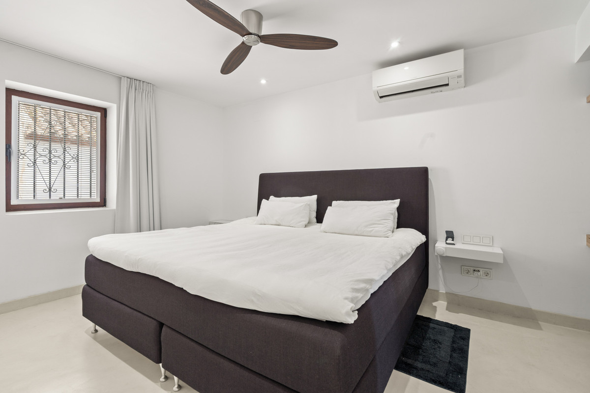 1 Bed Townhouse for sale in Estepona Costa Del Sol, Málaga, Spain