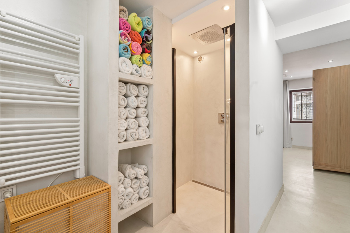 1 Bed Townhouse for sale in Estepona Costa Del Sol, Málaga, Spain