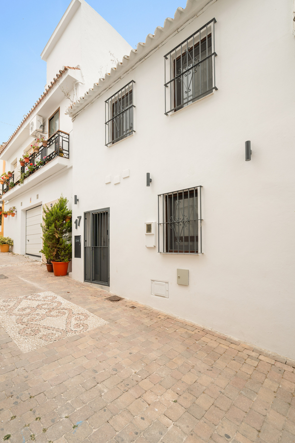 1 Bed Townhouse for sale in Estepona Costa Del Sol, Málaga, Spain