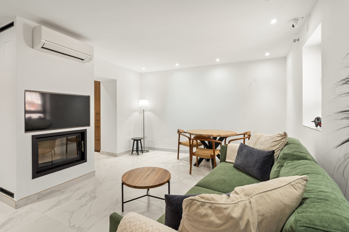 1 Bed Townhouse for sale in Estepona Costa Del Sol, Málaga, Spain