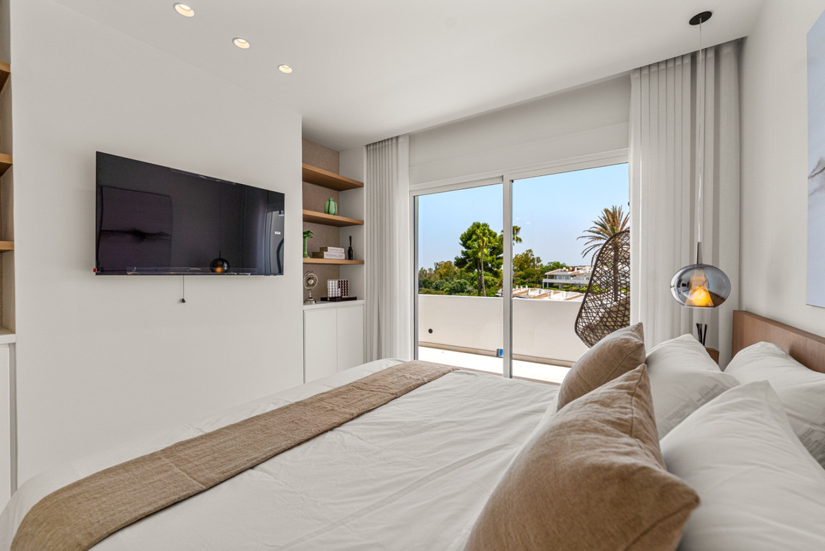 2 Bed Apartment for sale in Nueva Andalucía Costa Del Sol, Málaga, Spain