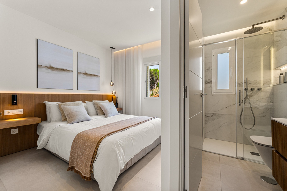 2 Bed Apartment for sale in Nueva Andalucía Costa Del Sol, Málaga, Spain