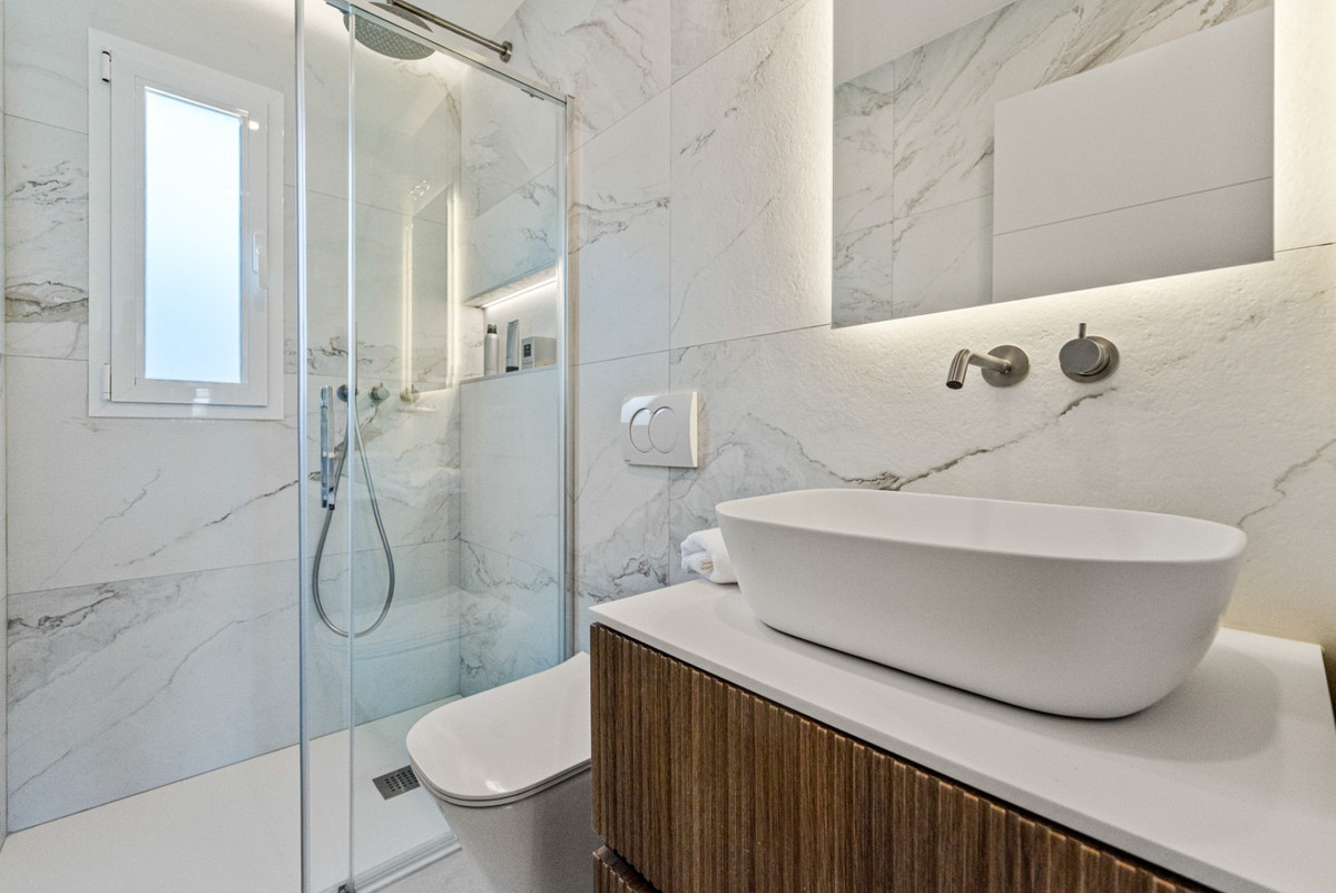 2 Bed Apartment for sale in Nueva Andalucía Costa Del Sol, Málaga, Spain
