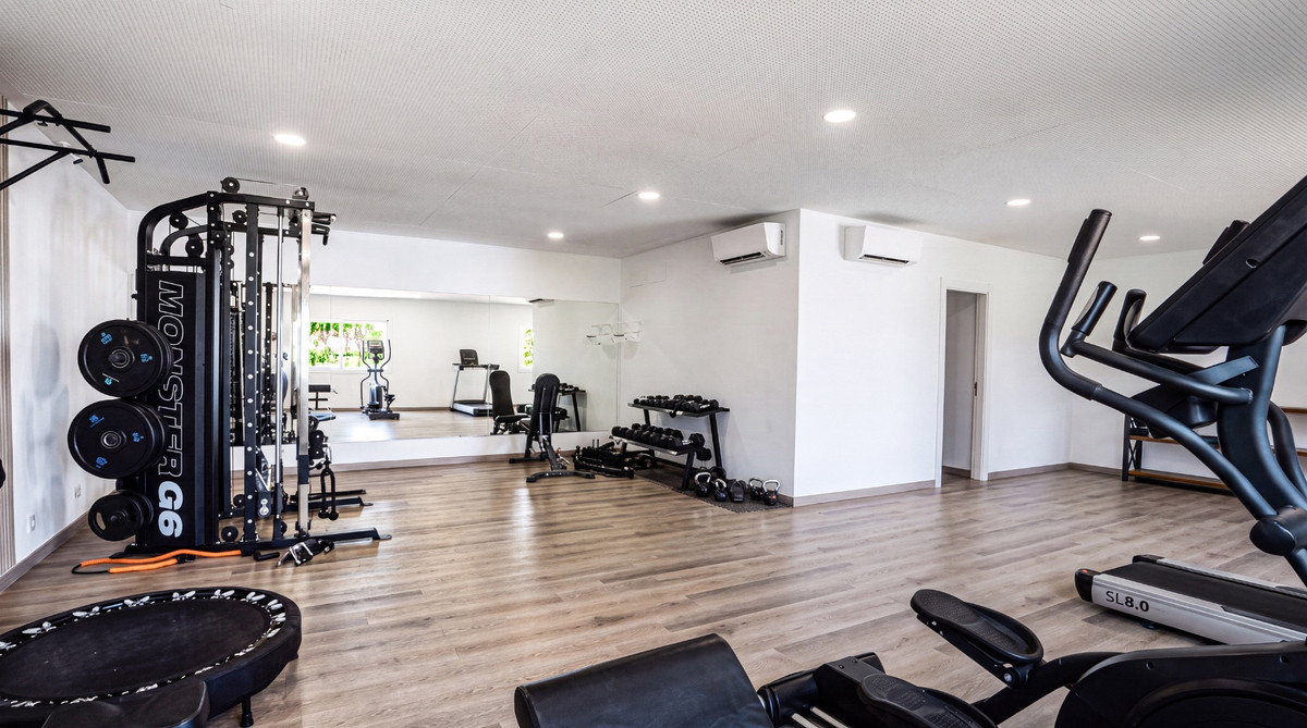 2 Bed Apartment for sale in Nueva Andalucía Costa Del Sol, Málaga, Spain