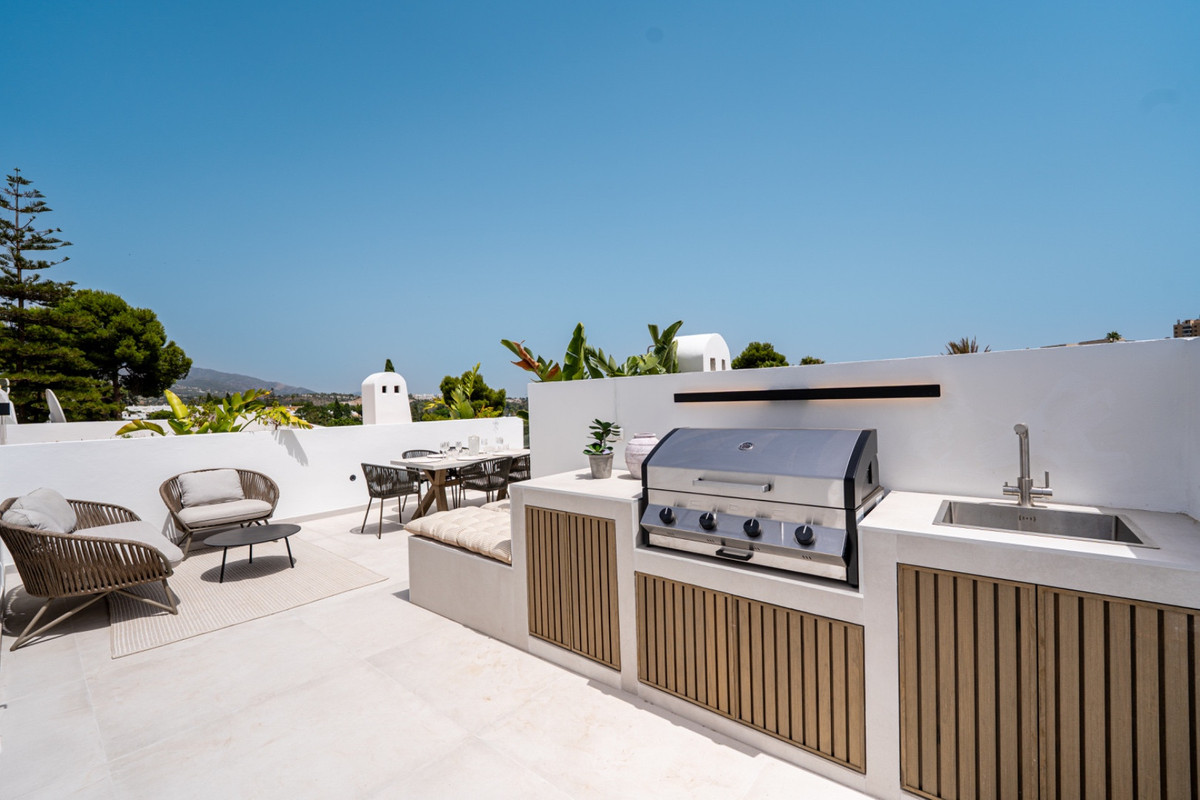 2 Bed Apartment for sale in Nueva Andalucía Costa Del Sol, Málaga, Spain
