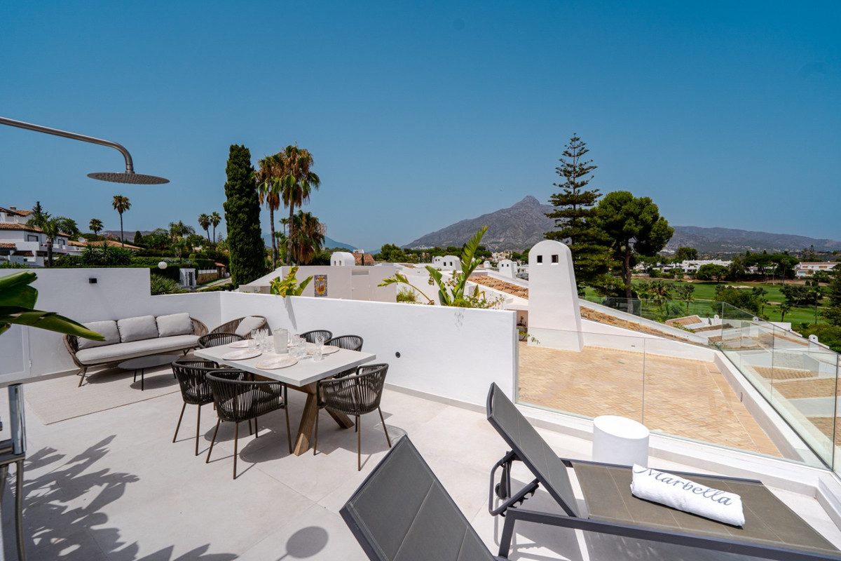 2 Bed Apartment for sale in Nueva Andalucía Costa Del Sol, Málaga, Spain