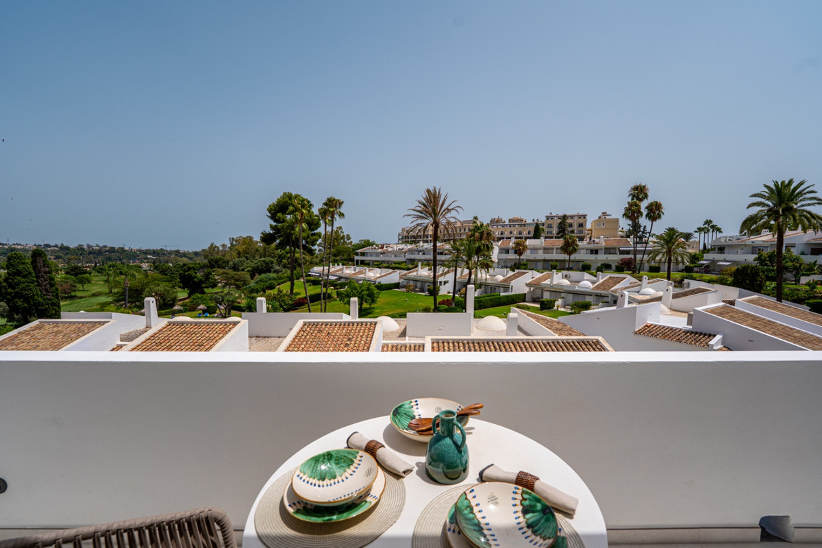 2 Bed Apartment for sale in Nueva Andalucía Costa Del Sol, Málaga, Spain