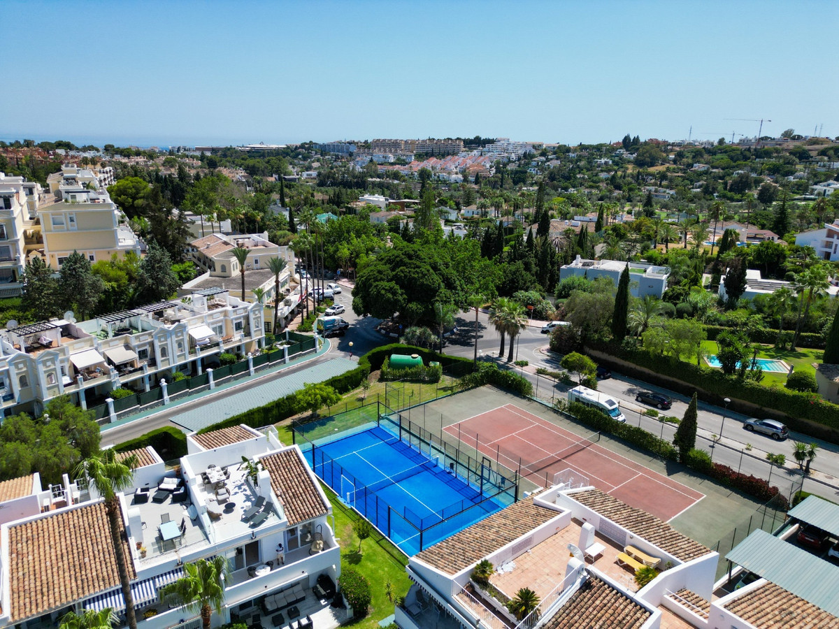 2 Bed Apartment for sale in Nueva Andalucía Costa Del Sol, Málaga, Spain